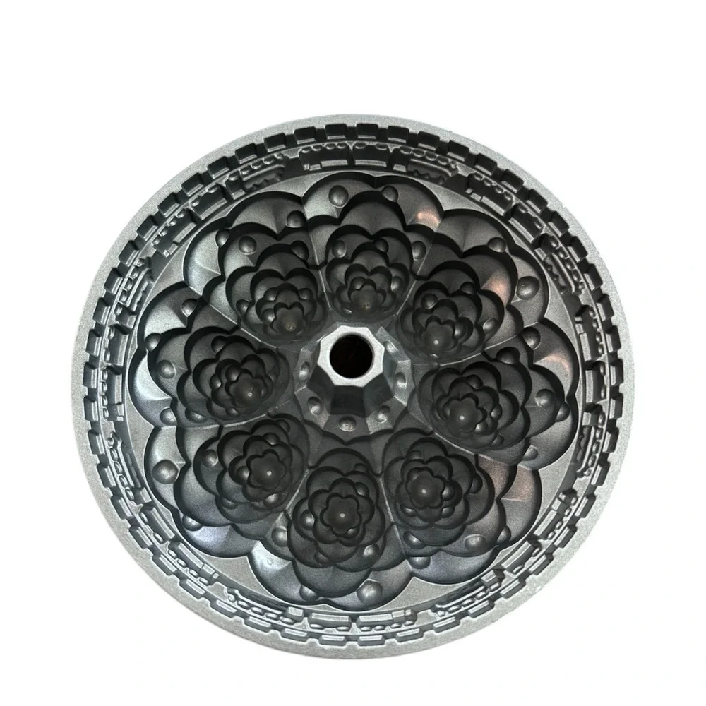Nordic Ware Holiday Tree Cast Aluminum Bundt Pan 10 cup Capacity Made in the USA